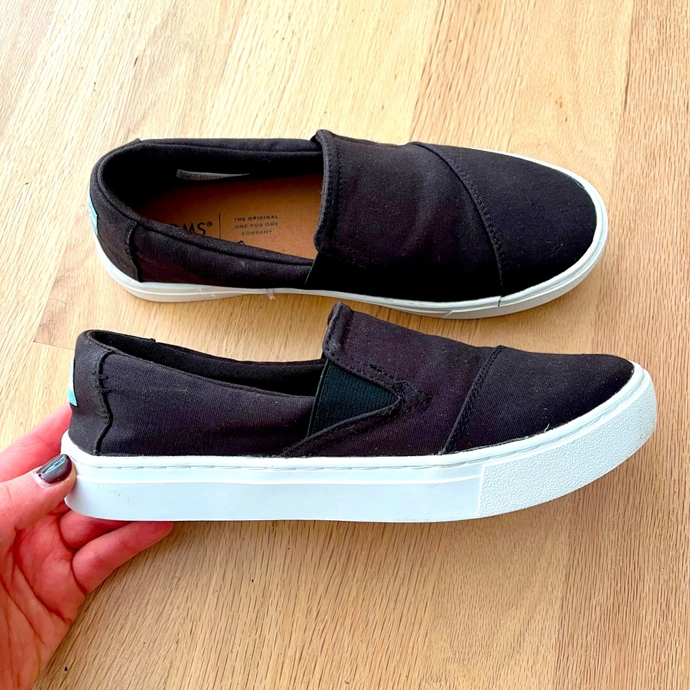 Tom’s Alpargata slip-ons size 7